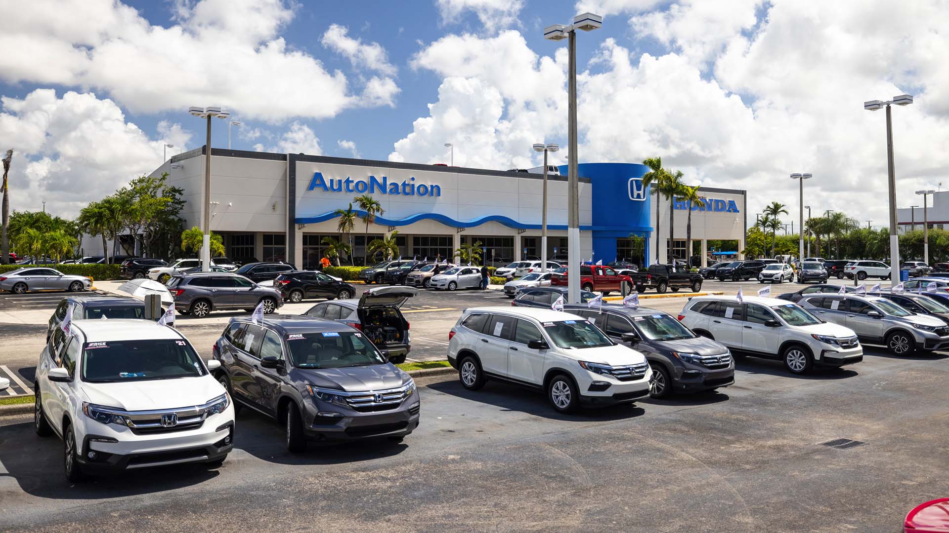 Exterior view of AutoNation Honda Miami Lakes
