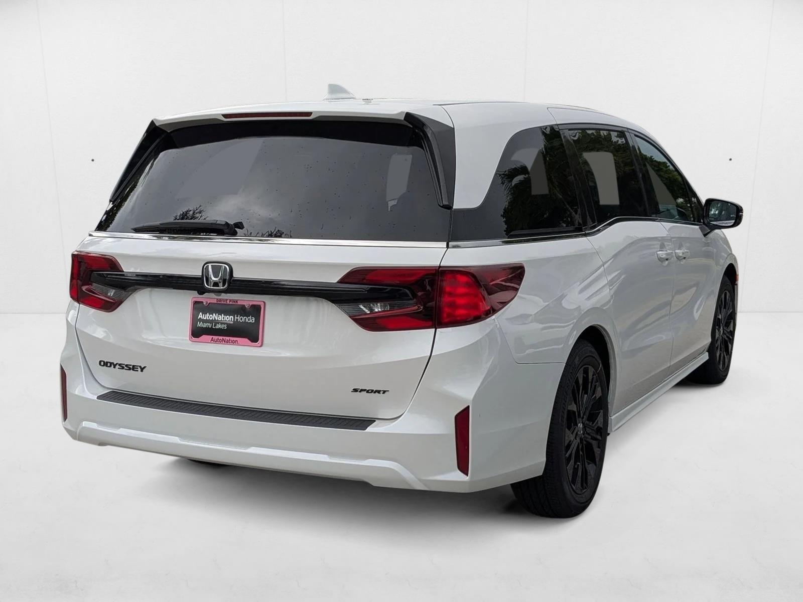 2026 Honda Odyssey photo 2