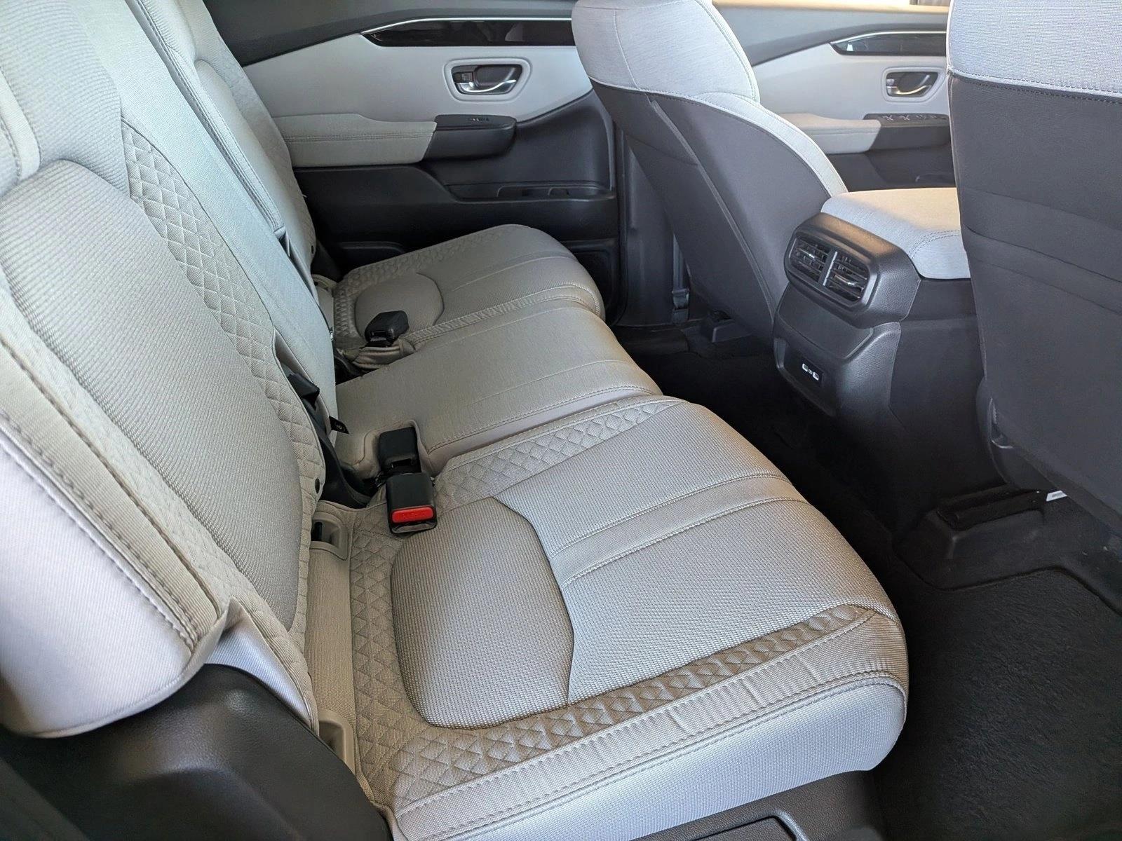 2023 Honda Pilot LX - Photo 18