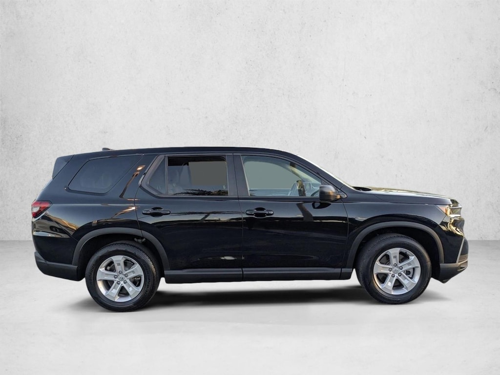 Used 2023 Honda Pilot LX SUV