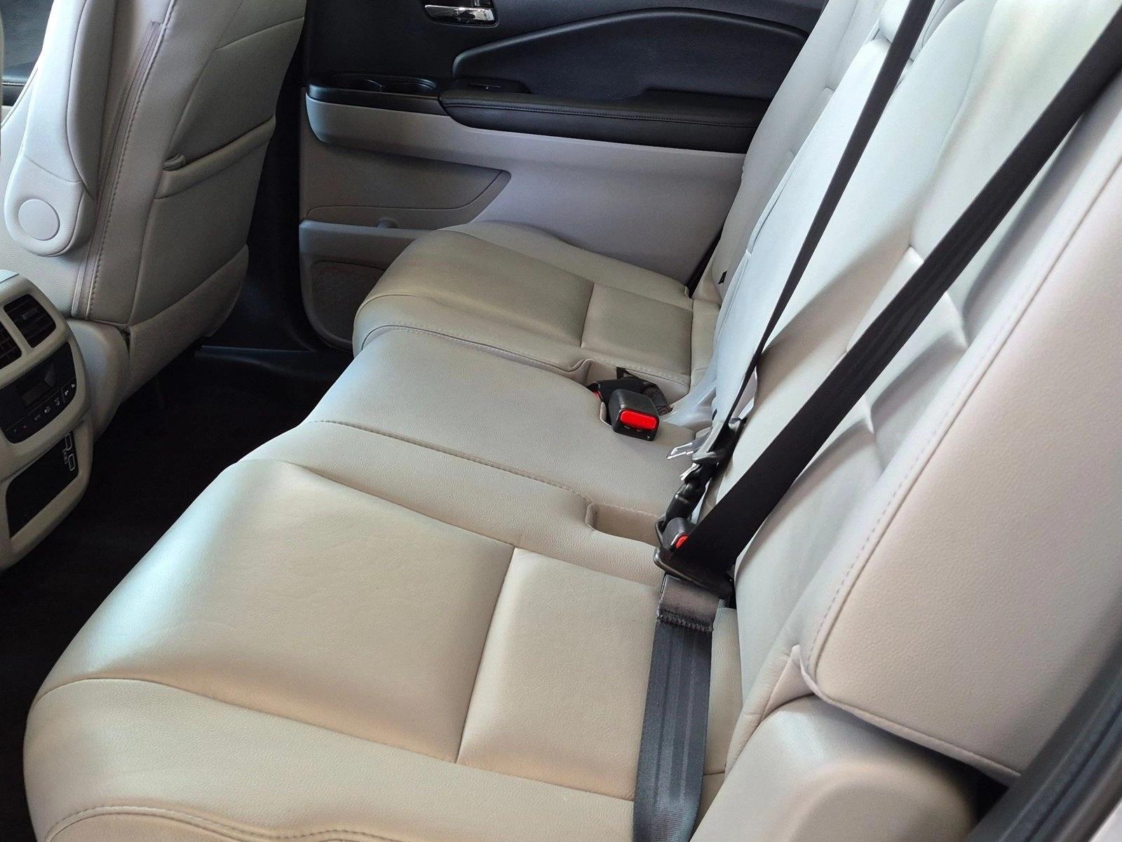 2021 Honda Pilot SE - Photo 18