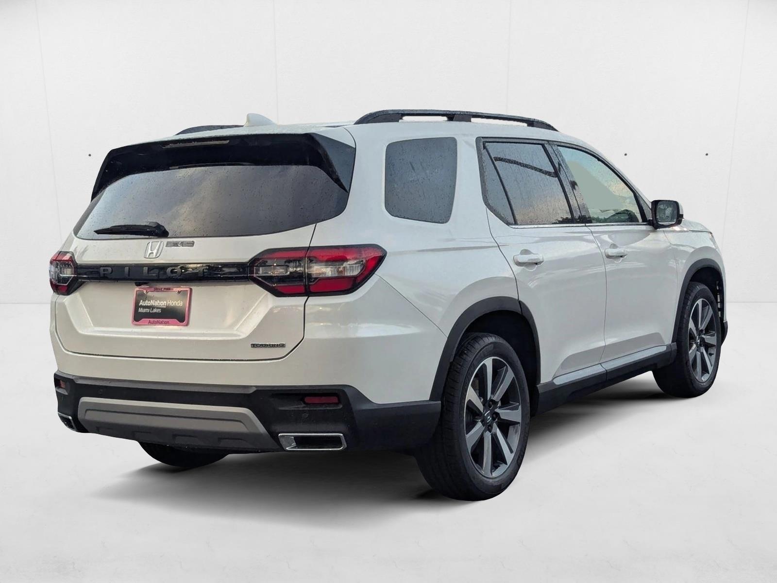 2025 Honda Pilot Touring photo 2