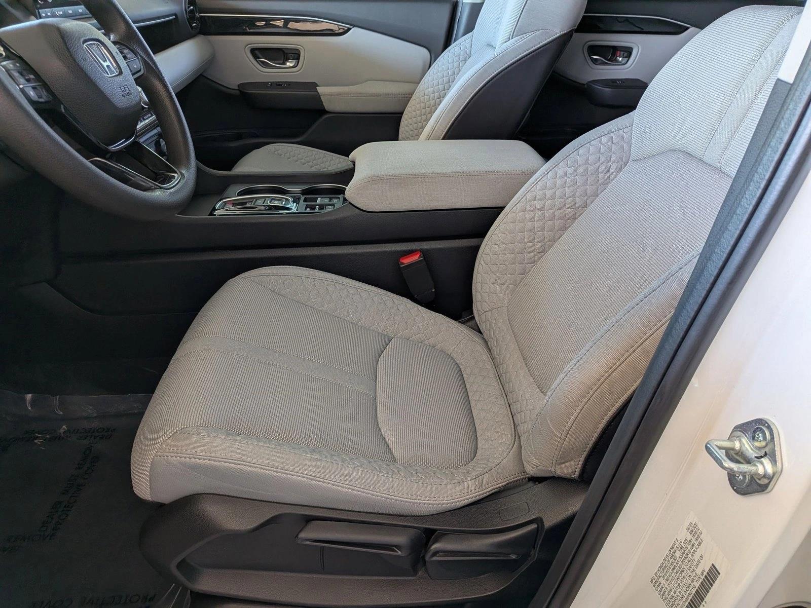 2023 Honda Pilot LX - Photo 14