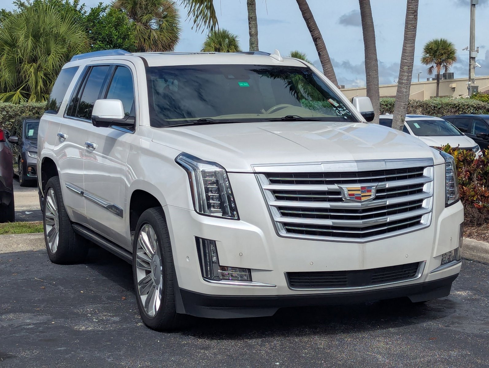 2018 Cadillac Escalade Platinum photo 3