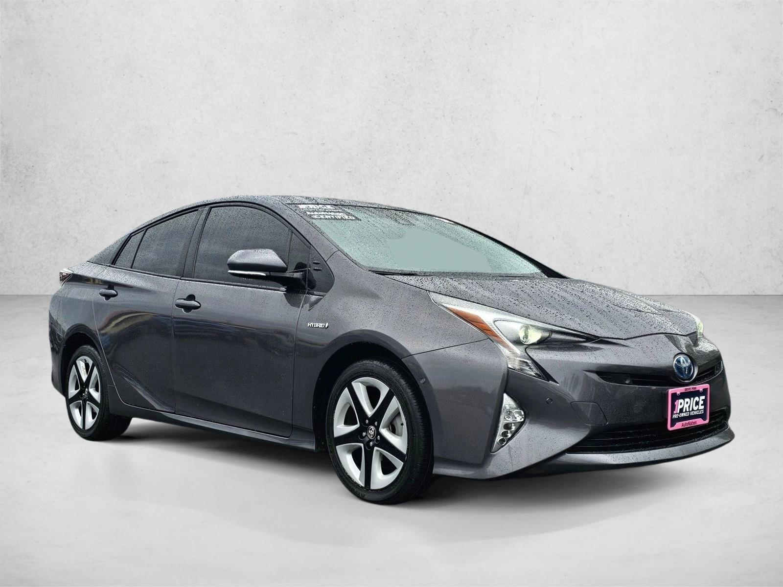 2018 Toyota Prius Four Touring photo 3