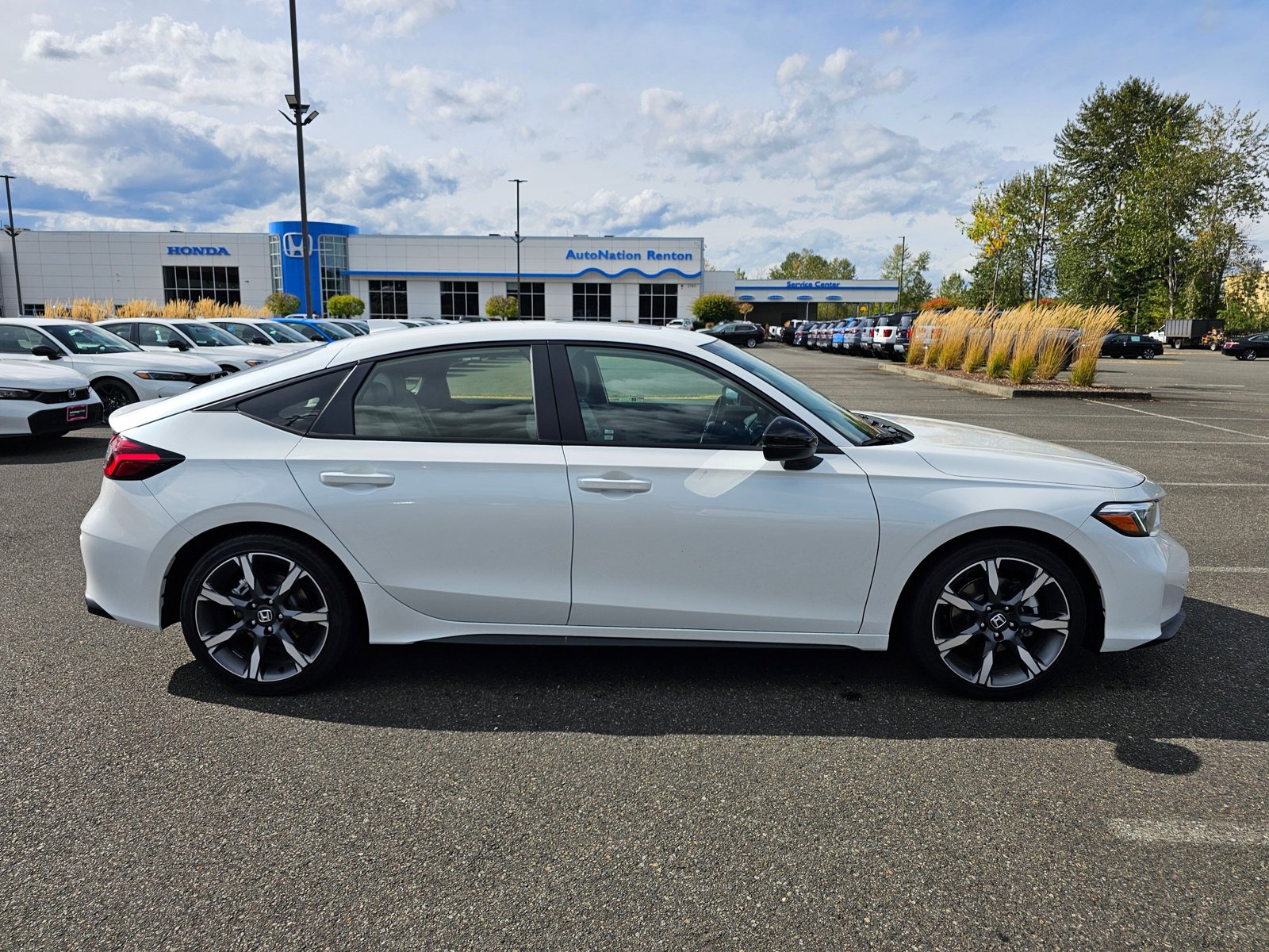 2026 Honda Civic Hatchback Hybrid Sport Touring photo 4