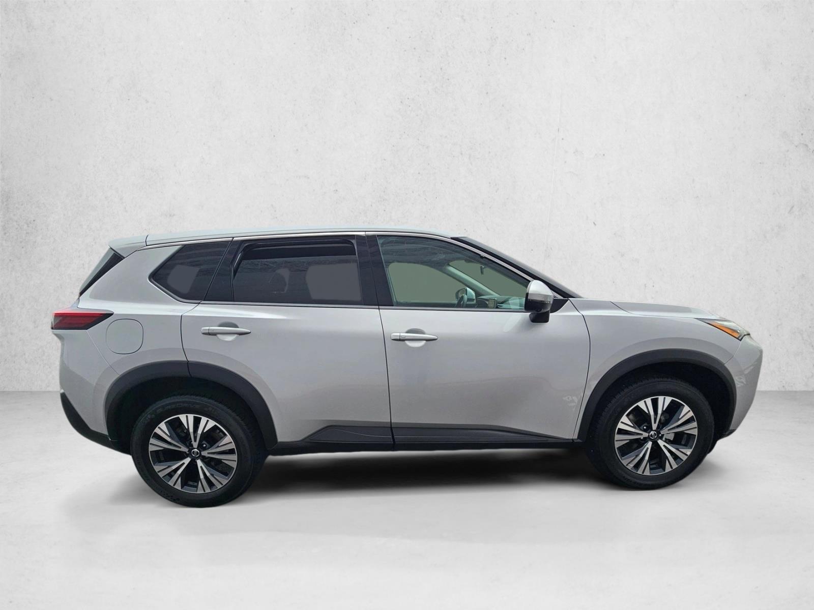 2021 Nissan Rogue SV photo 3