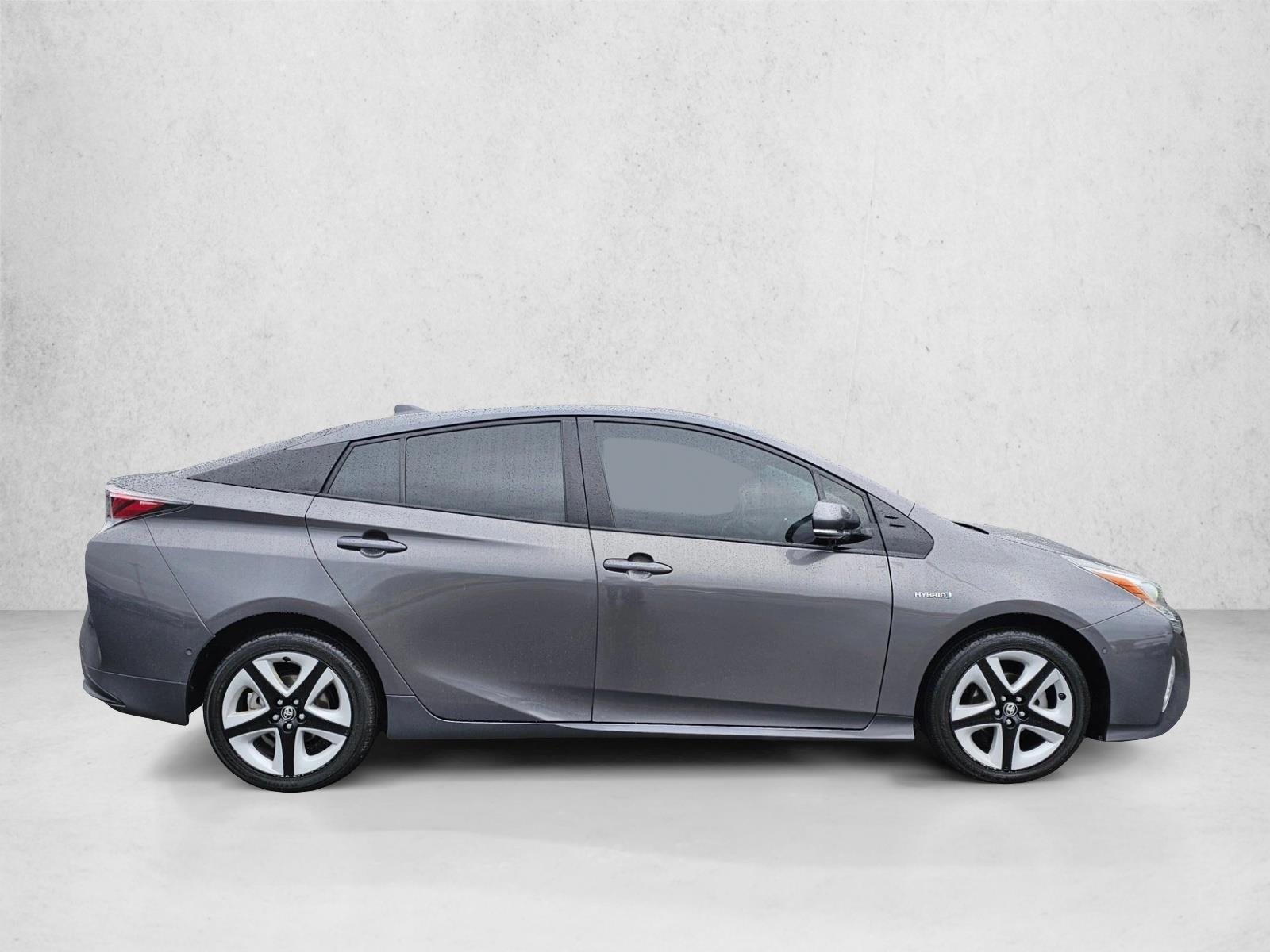2018 Toyota Prius Four Touring photo 4