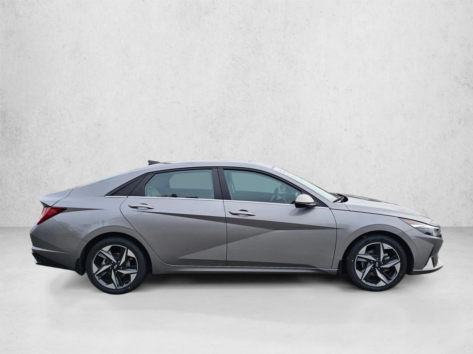 2023 Hyundai Elantra Limited photo 4