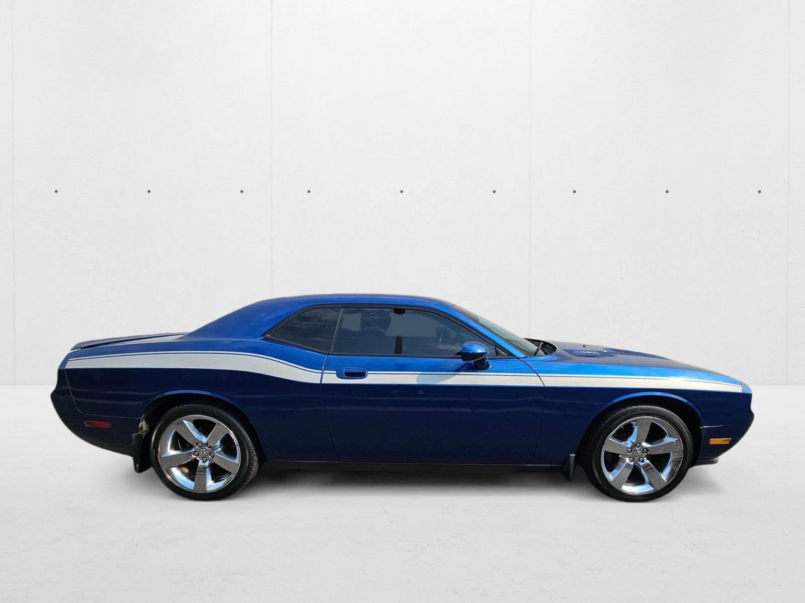 2010 Dodge Challenger R/T photo 4