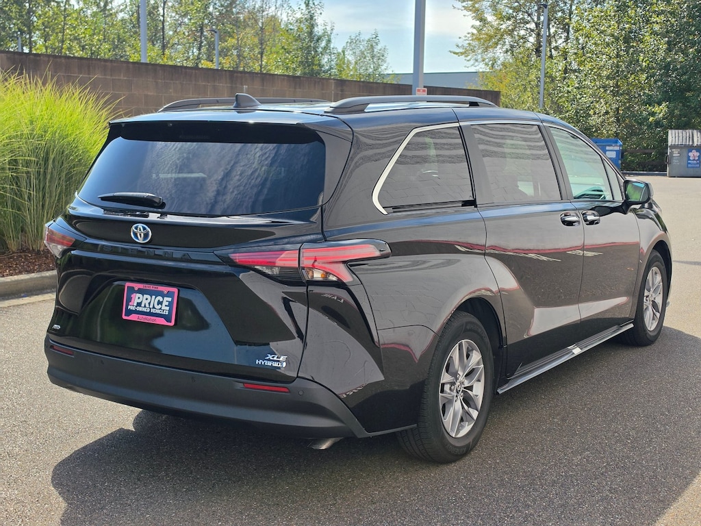 Used 2022 Toyota Sienna XLE 7 Passenger Van Passenger Van