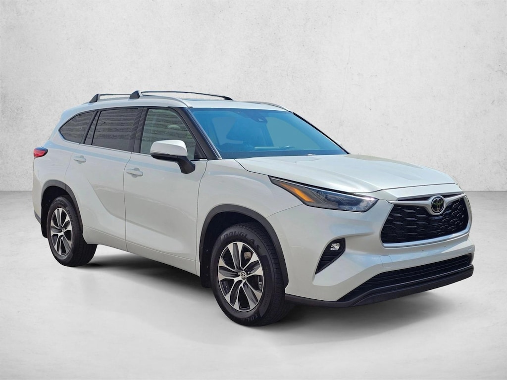 Used 2022 Toyota Highlander XLE SUV