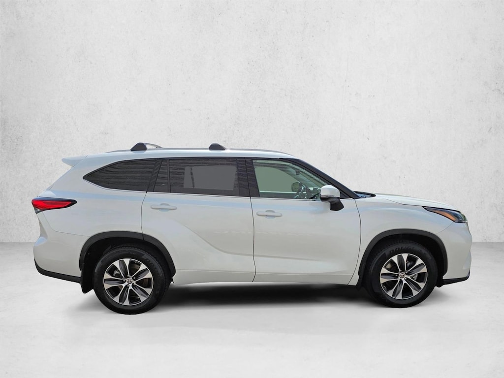 Used 2022 Toyota Highlander XLE SUV