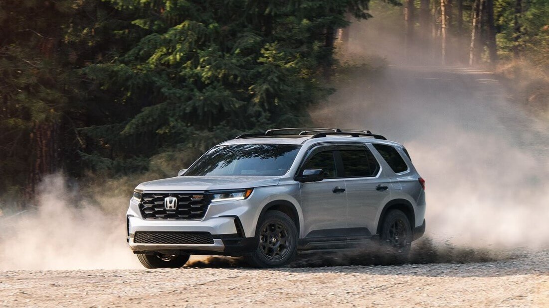 Honda Pilot TrailSport in Lunar Silver Metallic