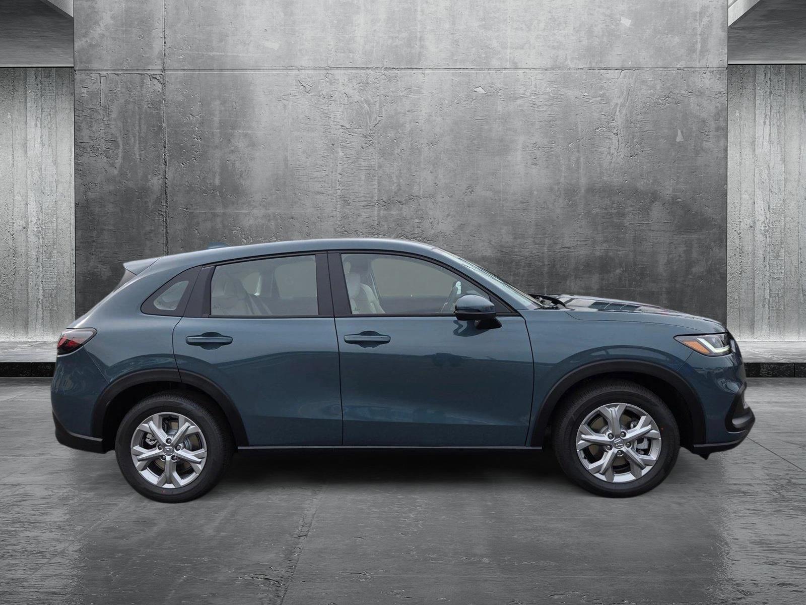 2025 Honda HR-V LX photo 4