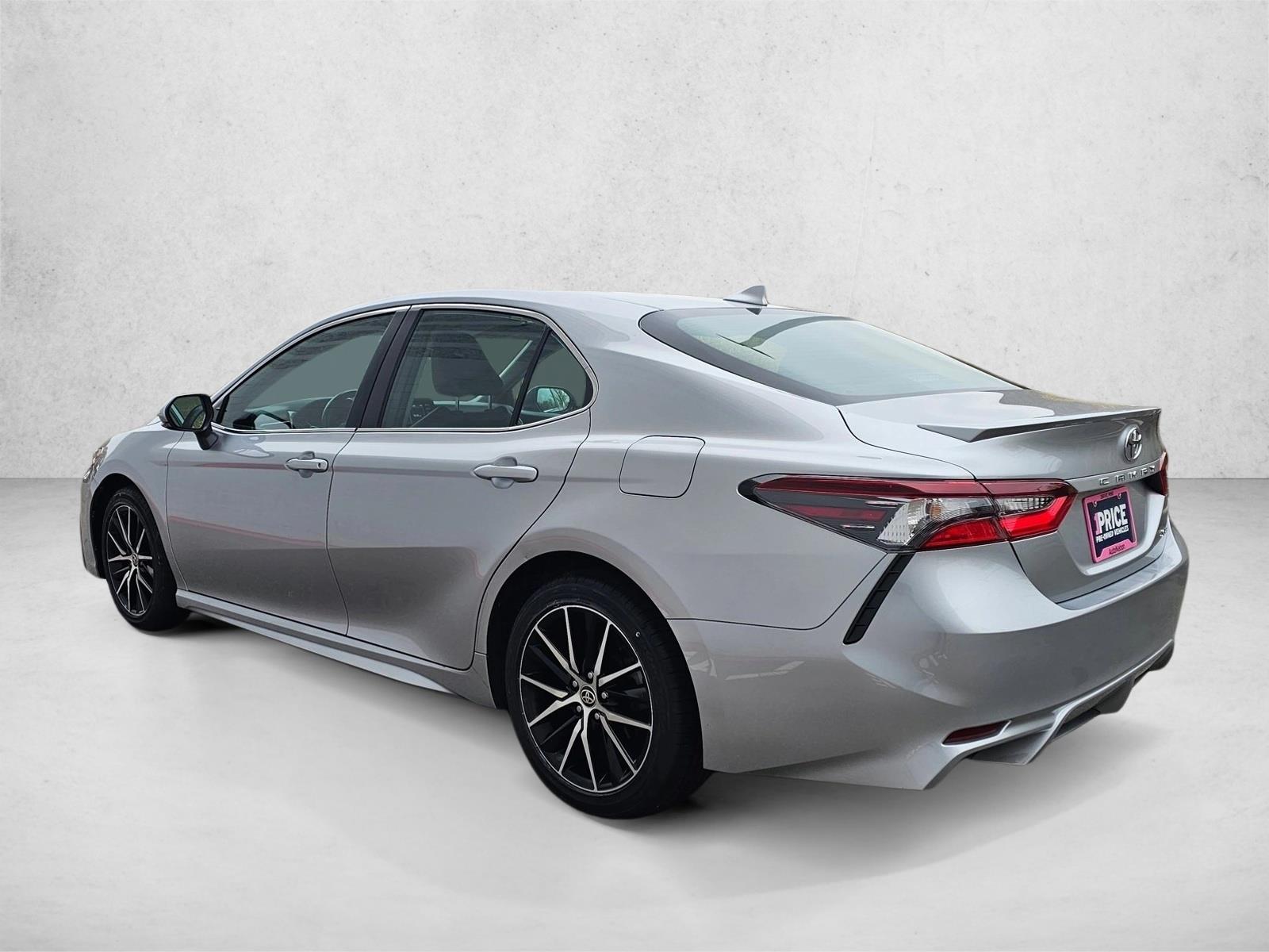 2023 Toyota Camry SE photo 3