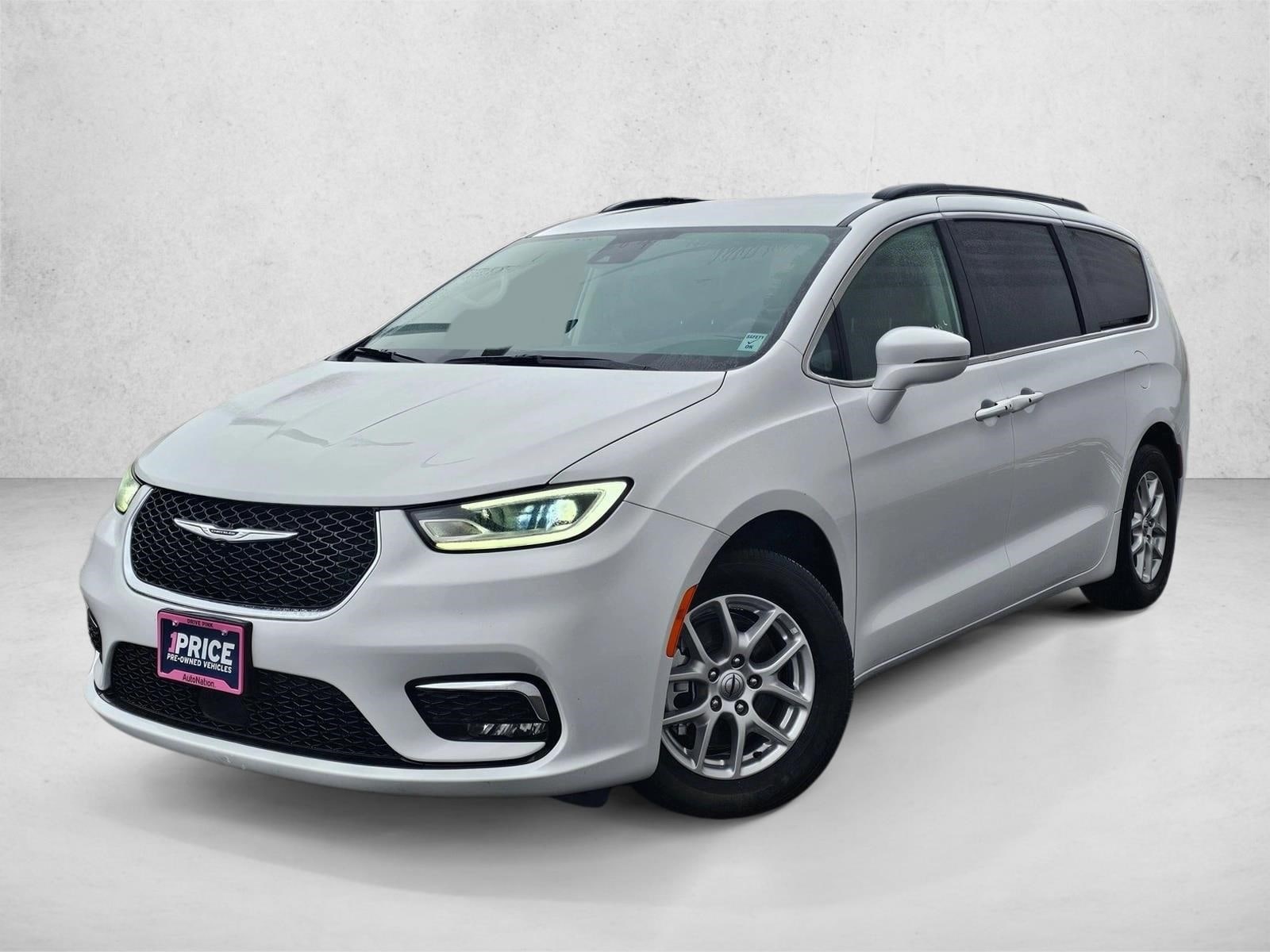 2022 Chrysler Pacifica Touring L's photo