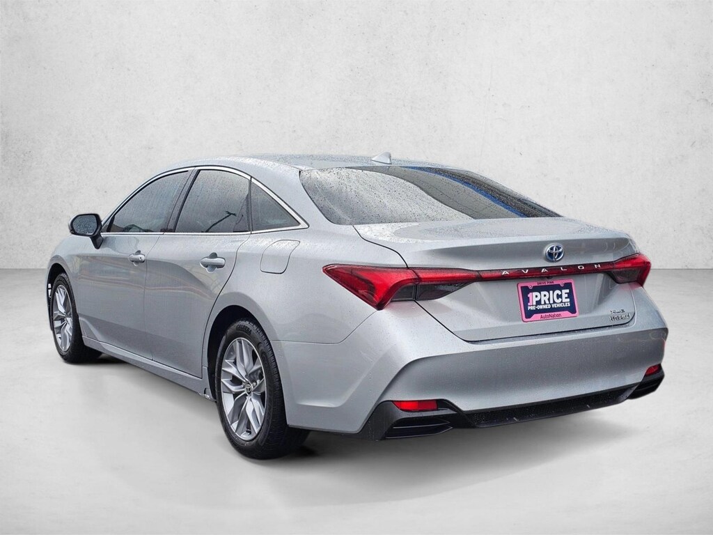 Used 2022 Toyota Avalon Hybrid XLE Sedan