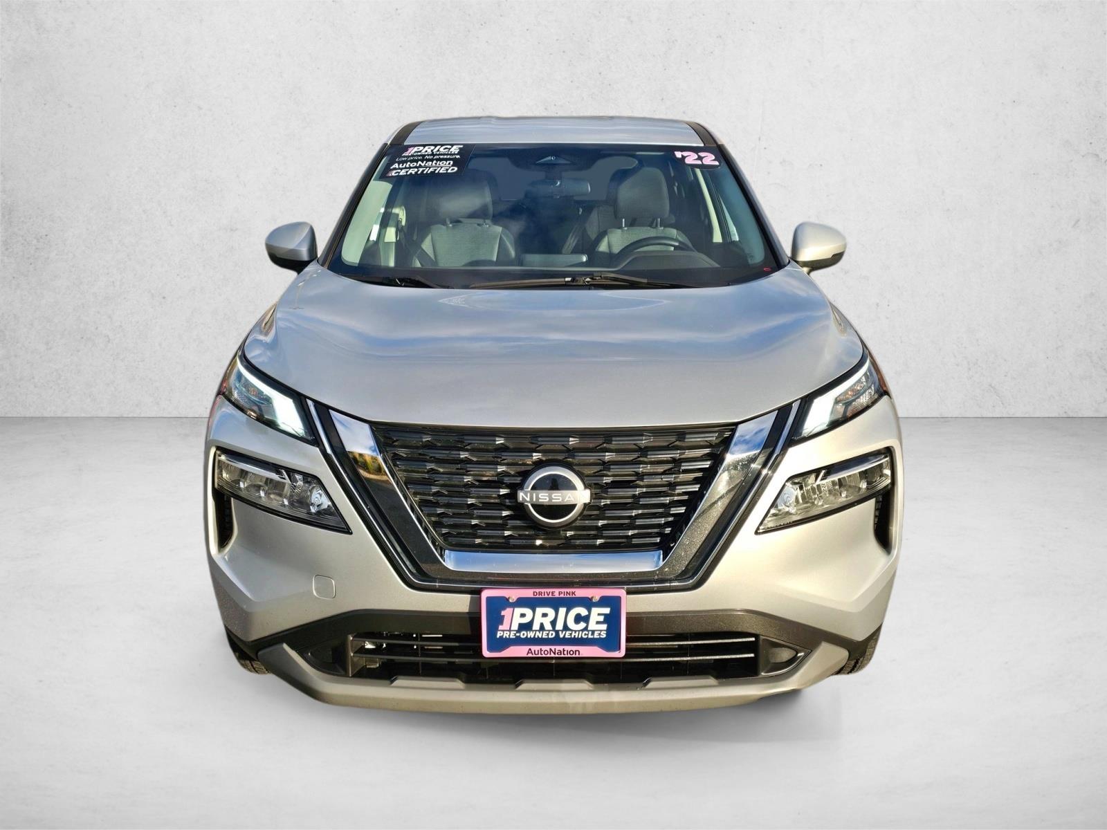 2022 Nissan Rogue SV photo 2