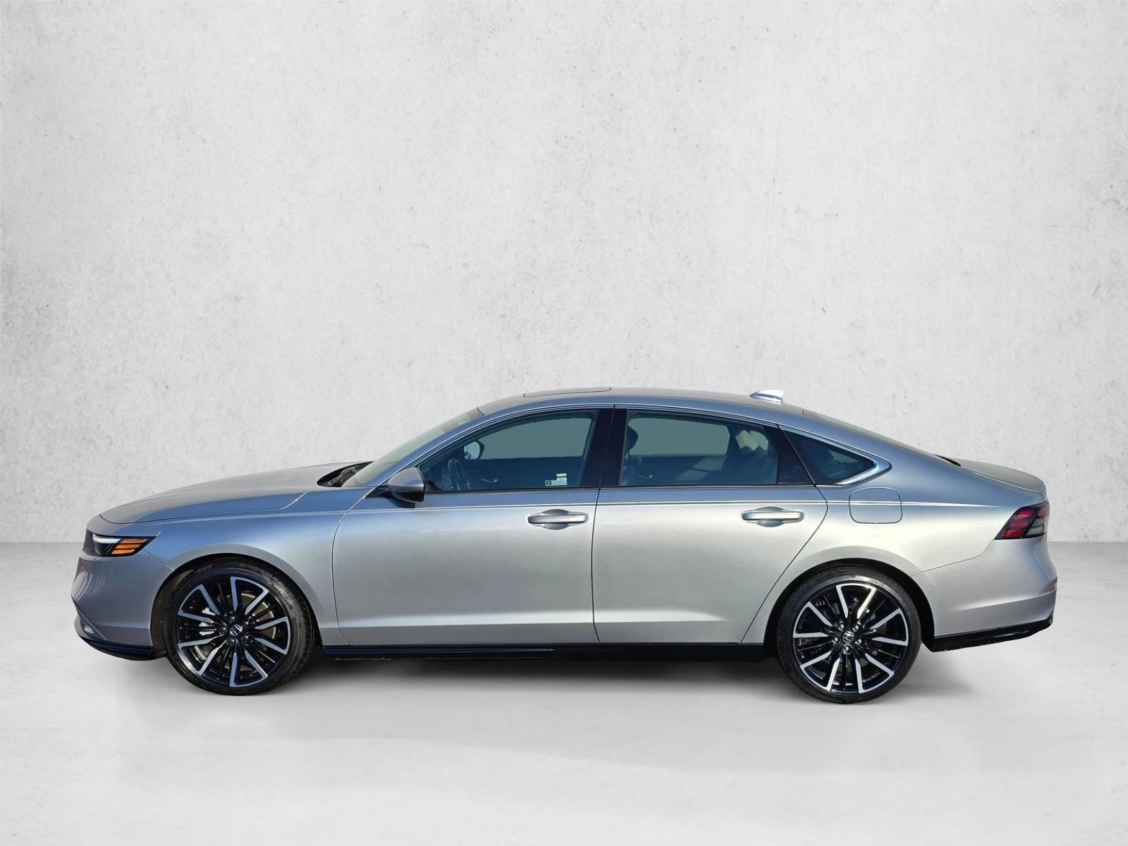 2024 Honda Accord Hybrid Touring photo 2