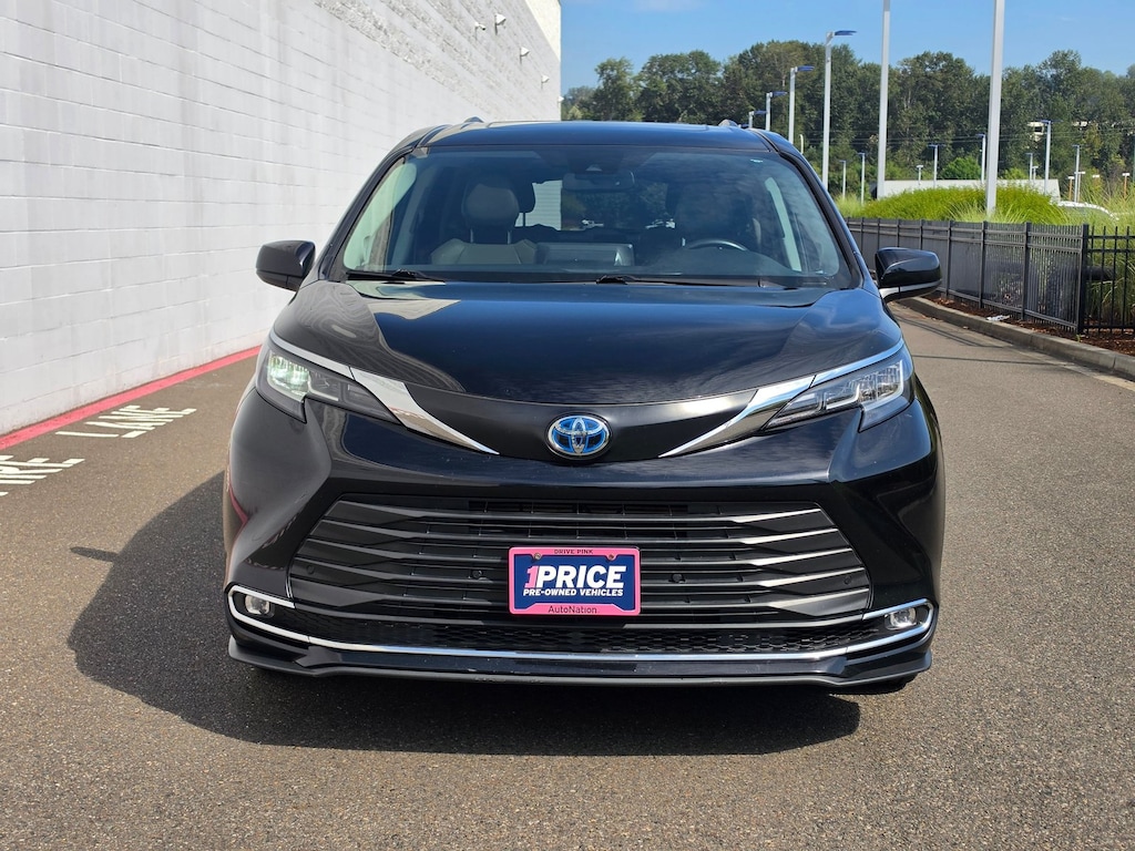 Used 2022 Toyota Sienna XLE 7 Passenger Van Passenger Van