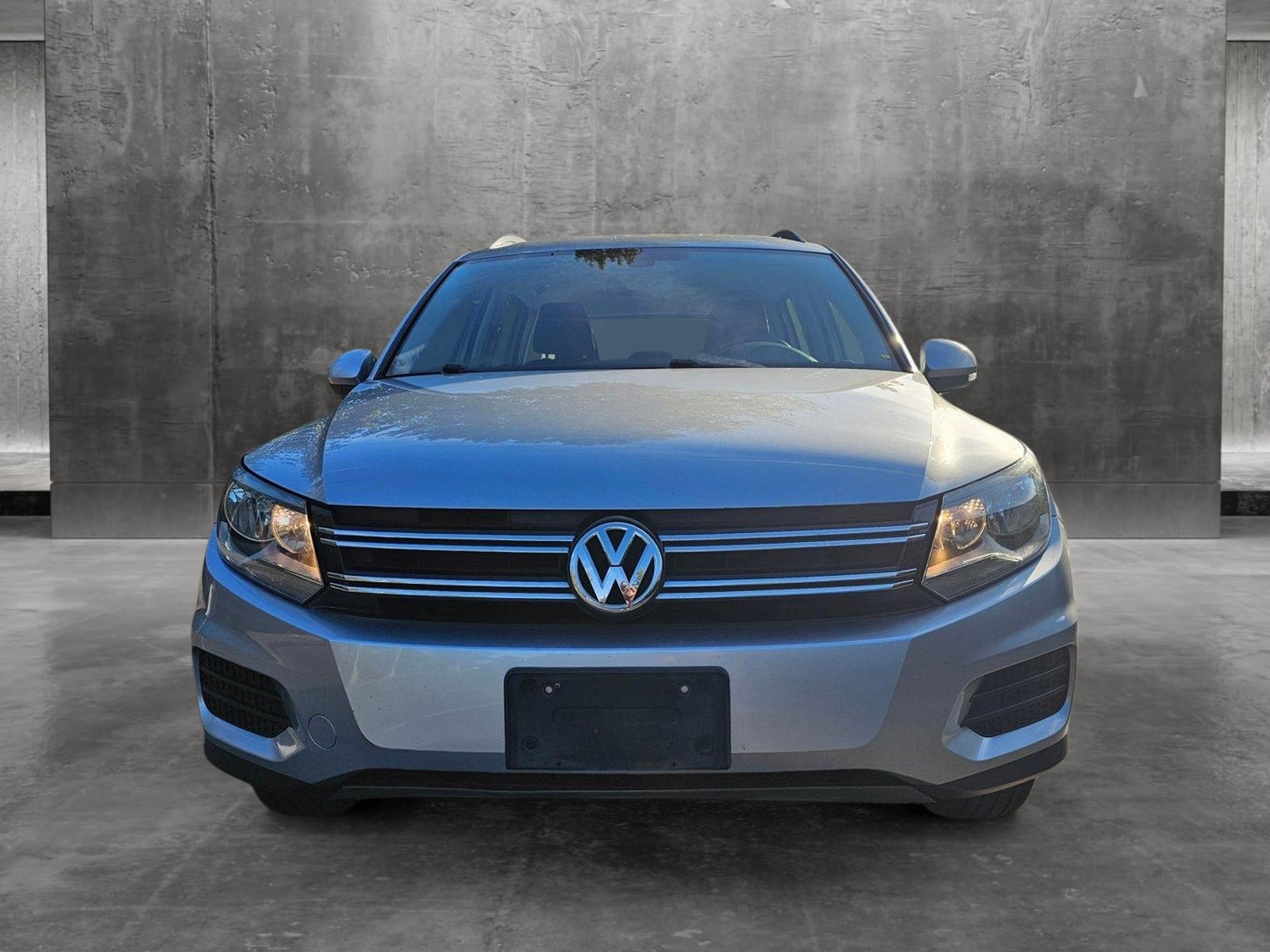 Used 2017 Volkswagen Tiguan Limited Base with VIN WVGBV7AX4HK001842 for sale in Renton, WA