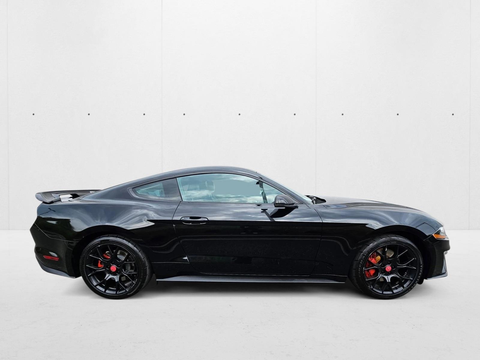 2018 Ford Mustang EcoBoost Premium photo 4