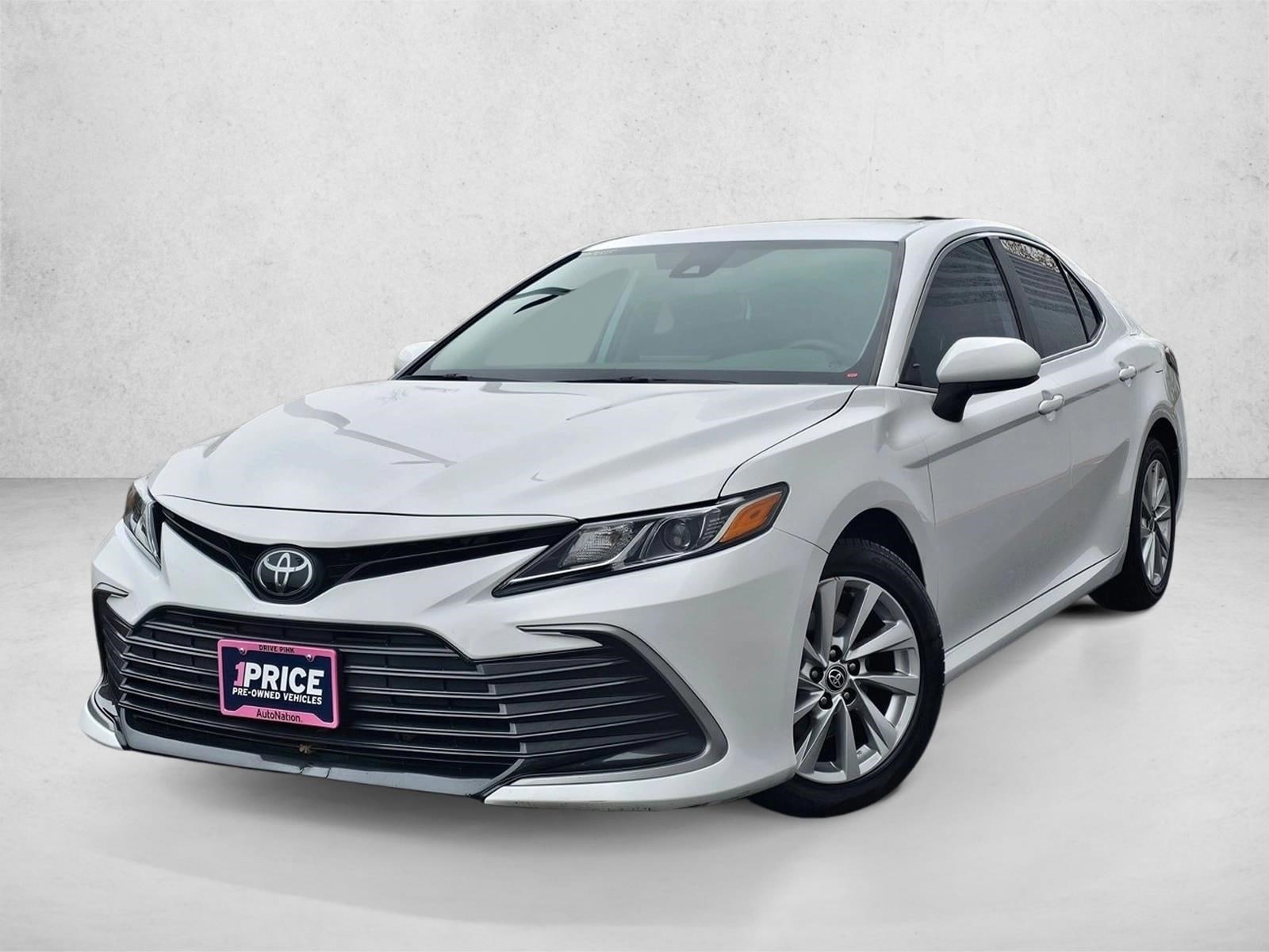 2023 Toyota Camry LE's photo