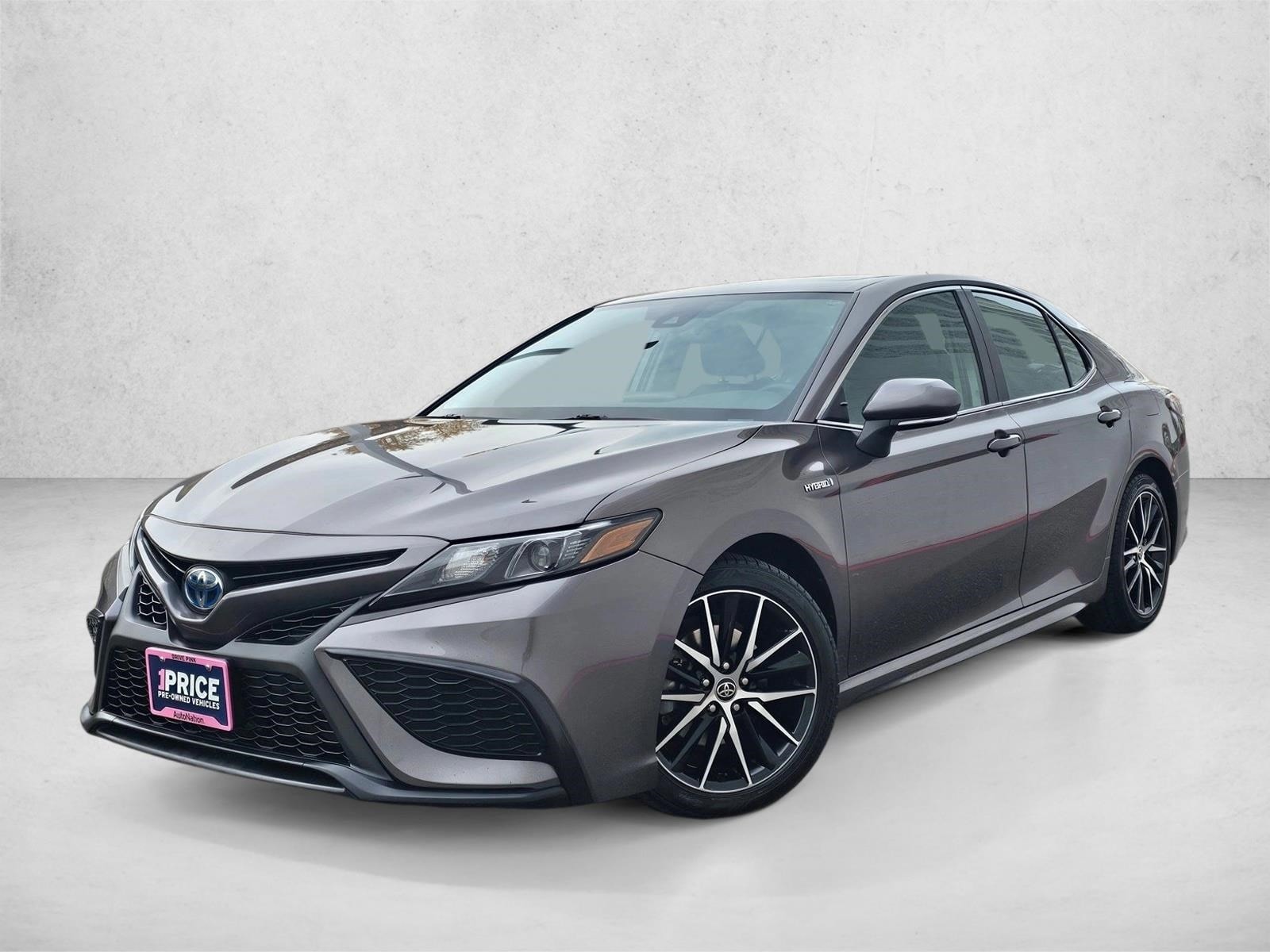 2021 Toyota Camry SE's photo