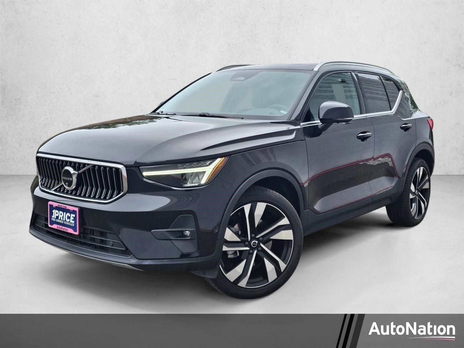 2025 Volvo XC40 B5 Plus Bright AWD's photo
