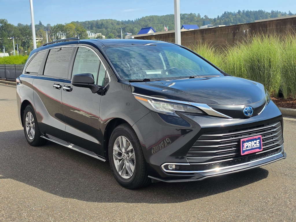 Used 2022 Toyota Sienna XLE 7 Passenger Van Passenger Van