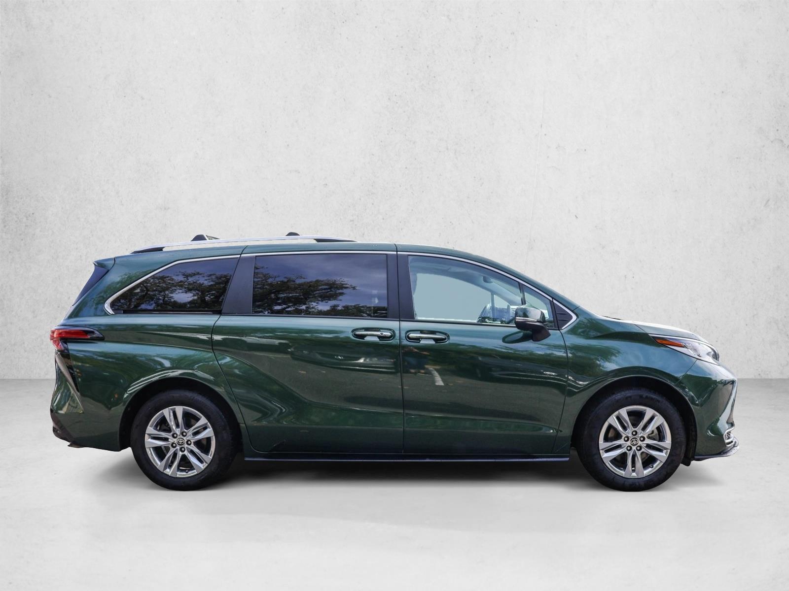 2024 Toyota Sienna Limited photo 4