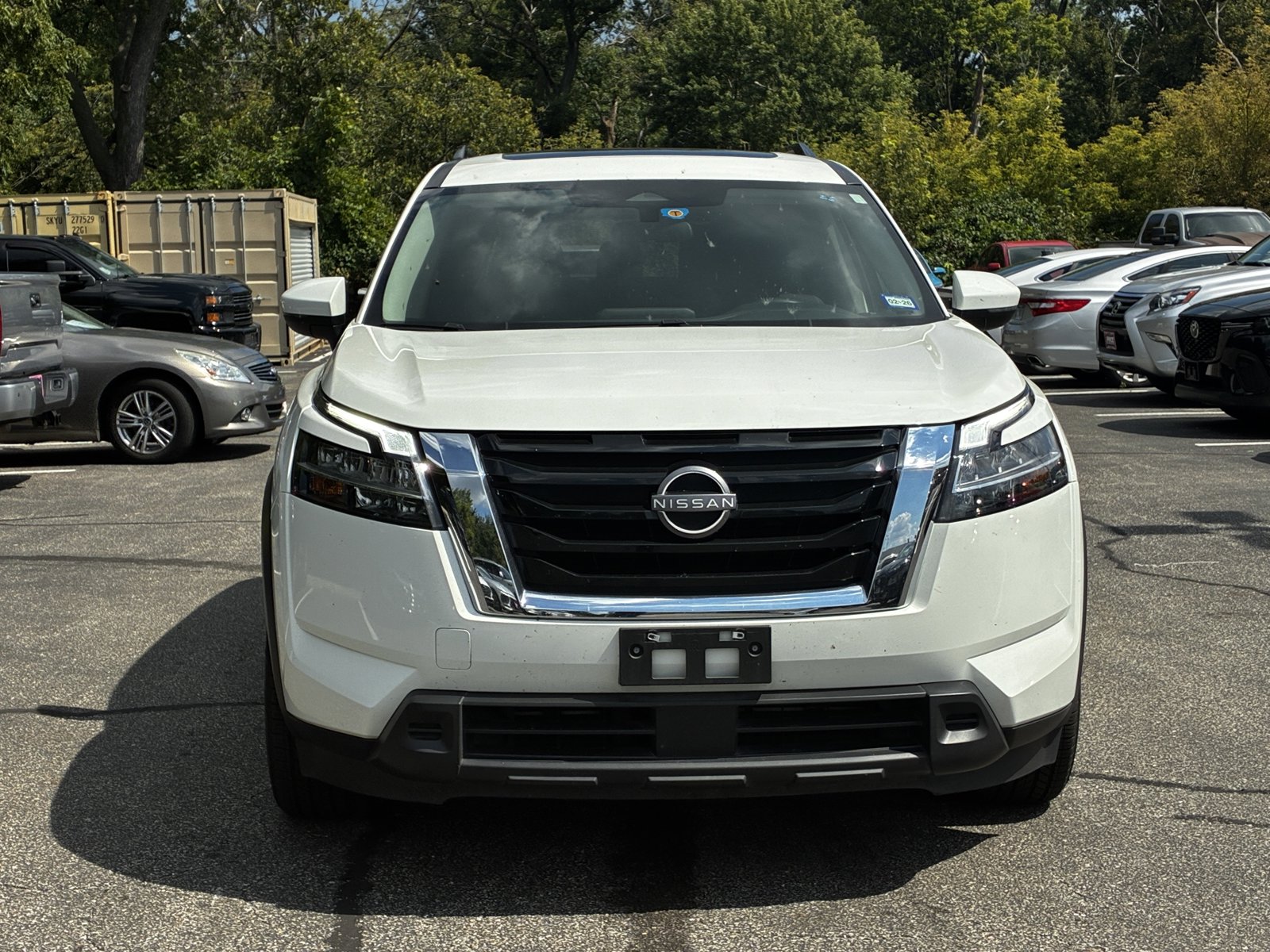 2022 Nissan Pathfinder SV photo 2