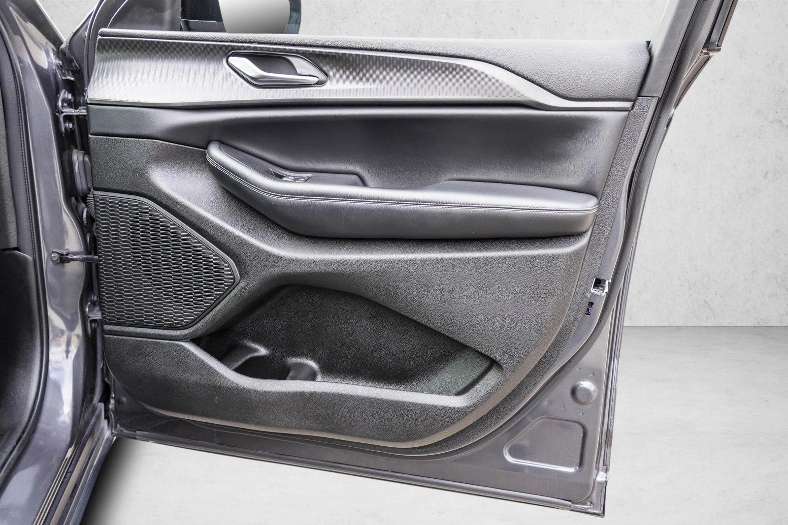 2023 JEEP GRAND CHEROKEE - Image 29