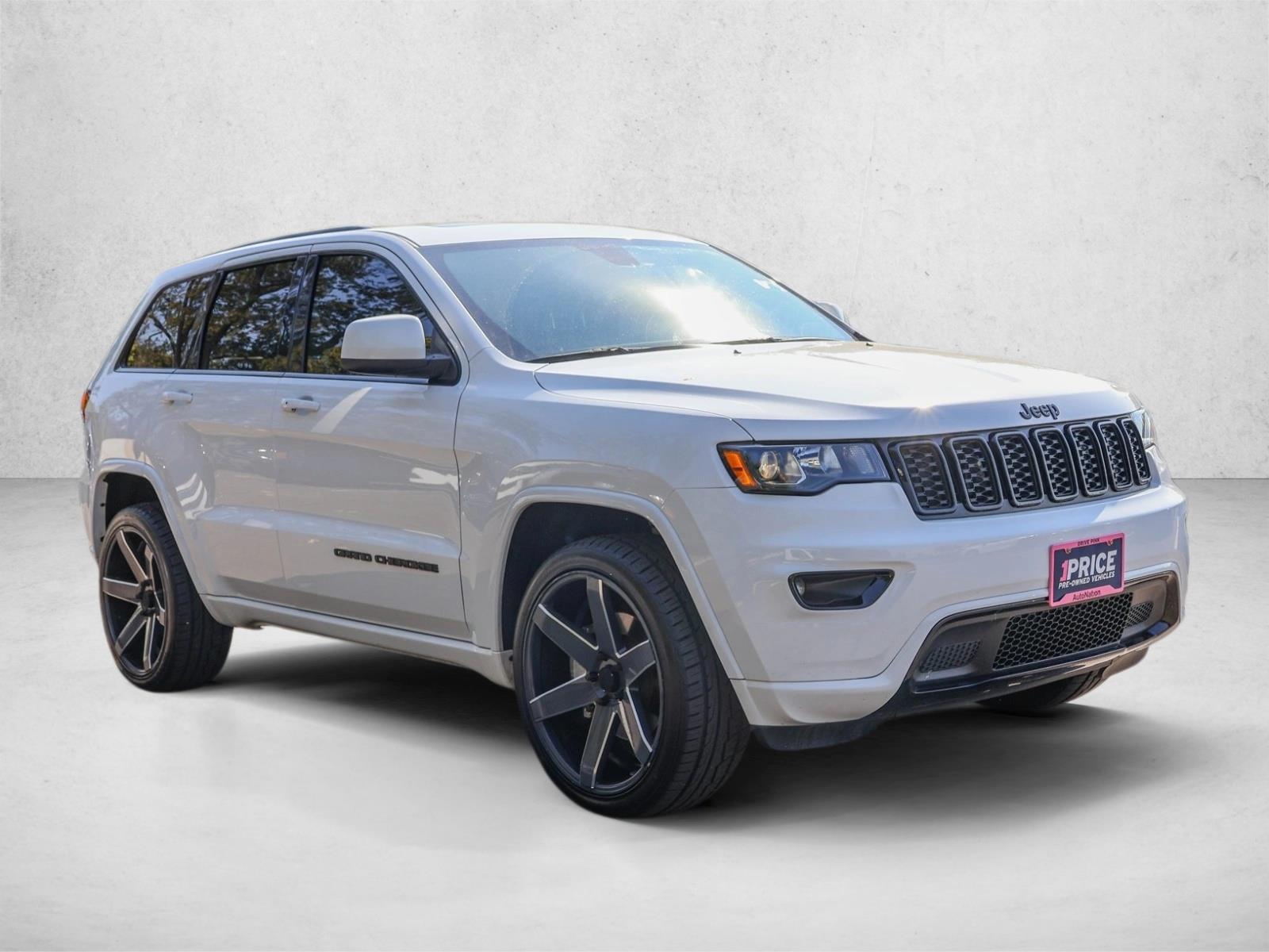 2021 Jeep Grand Cherokee Laredo X photo 2