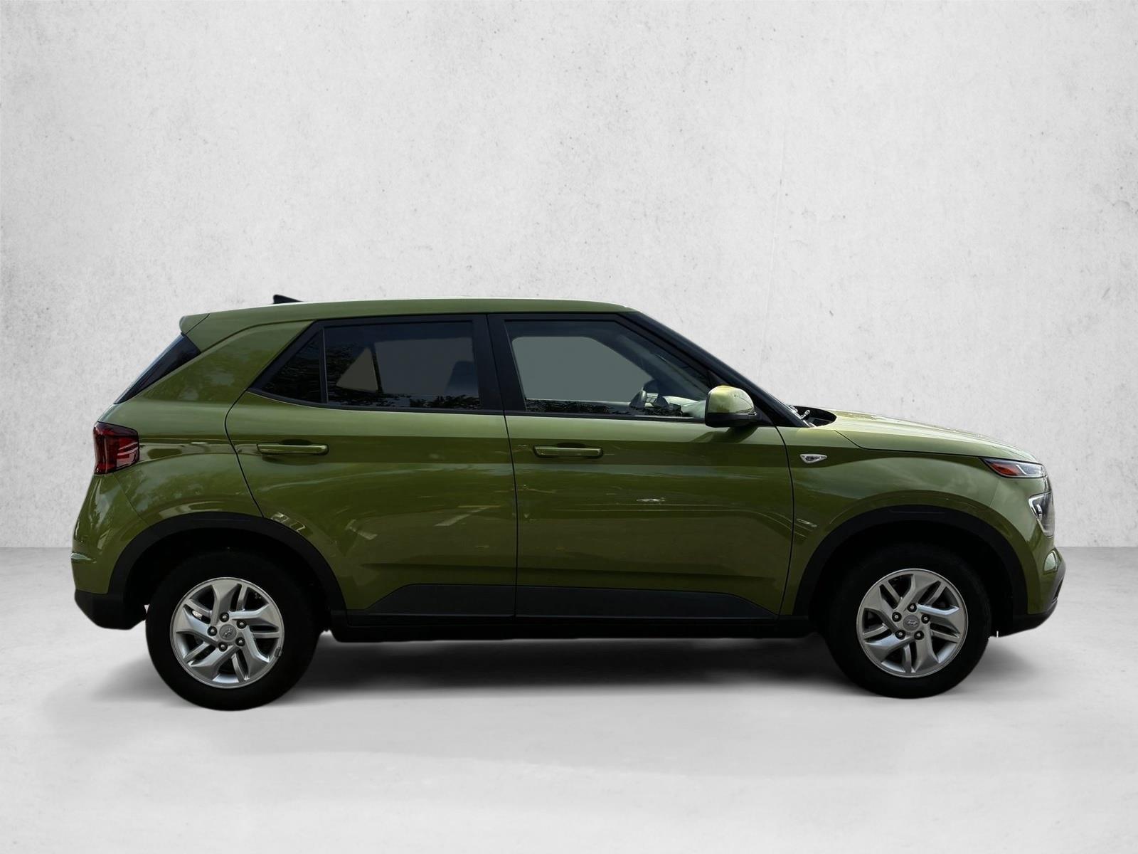 2022 Hyundai Venue SE photo 3