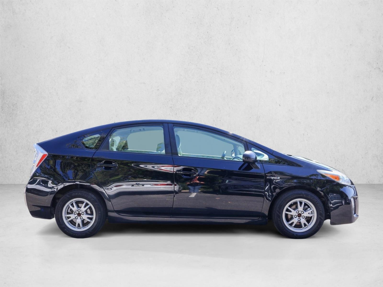 2011 Toyota Prius Two photo 3
