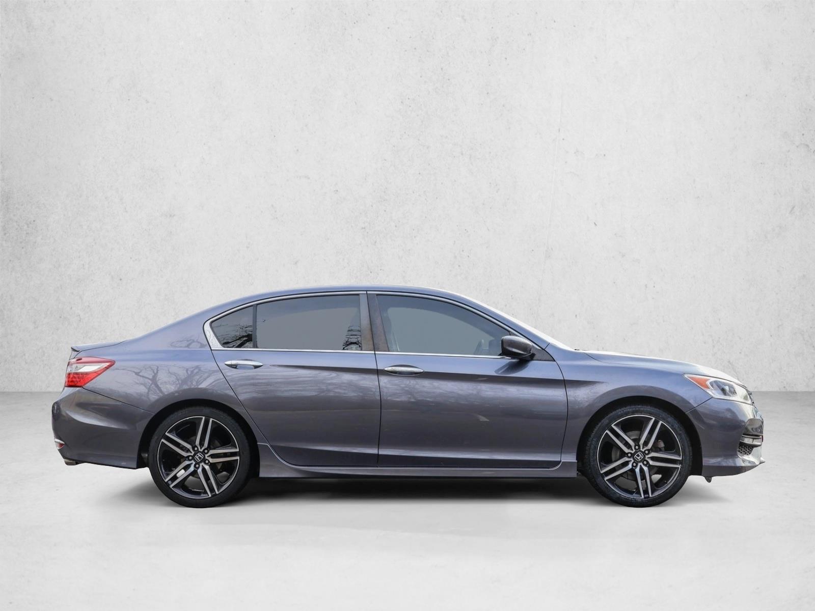 2017 Honda Accord Sport photo 4