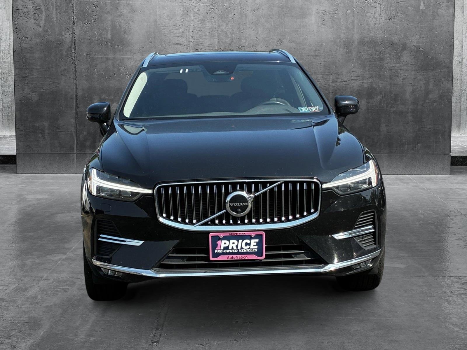 2023 Volvo XC60 B5 Plus photo 2