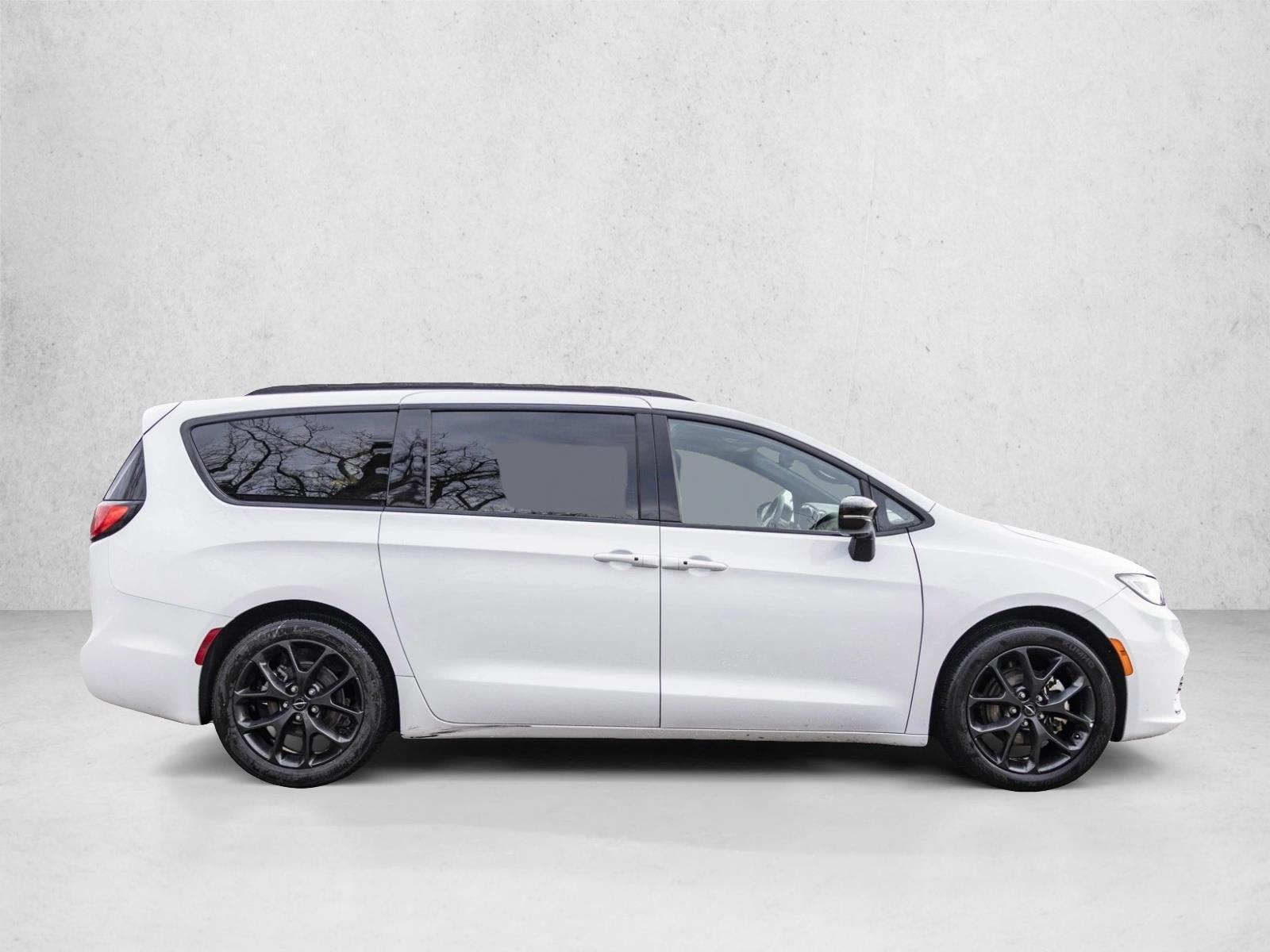 2025 CHRYSLER PACIFICA - Image 4