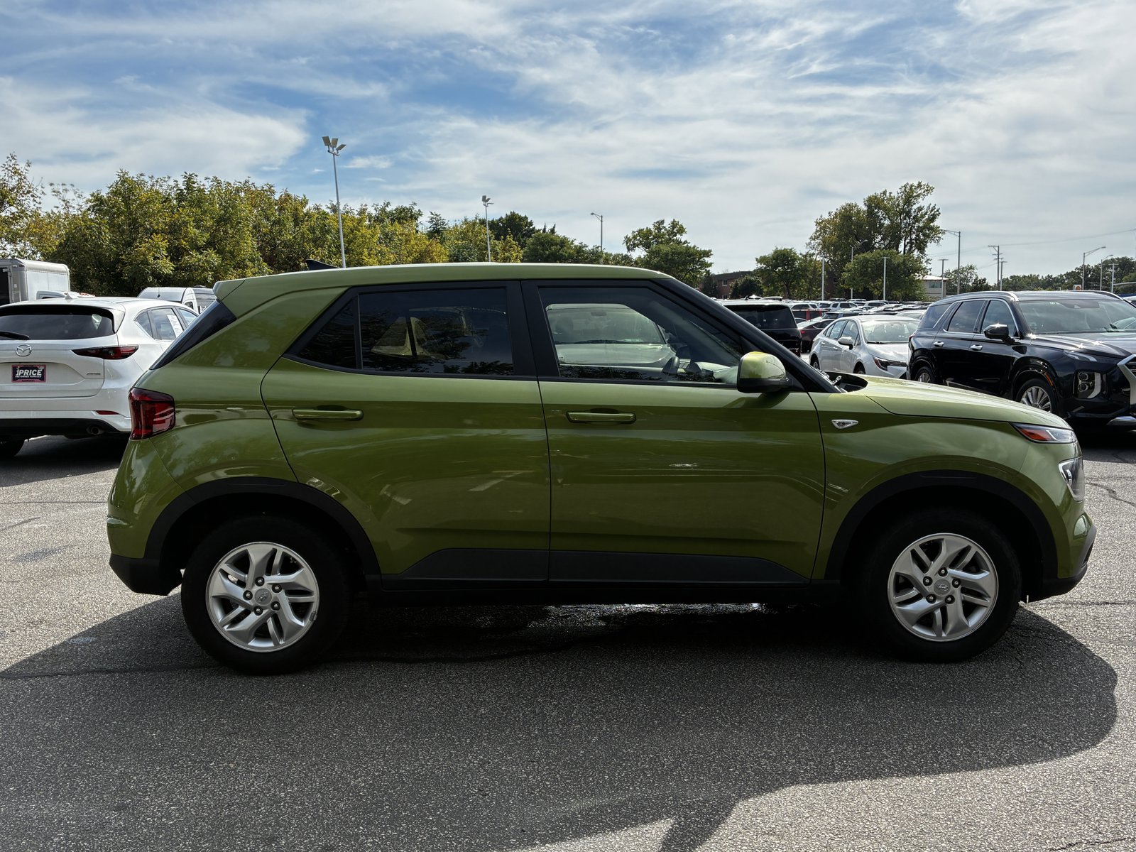 2022 Hyundai Venue SE photo 2