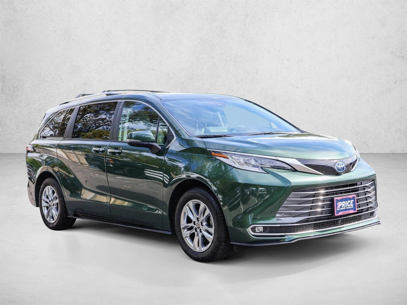2024 Toyota Sienna Limited photo 3