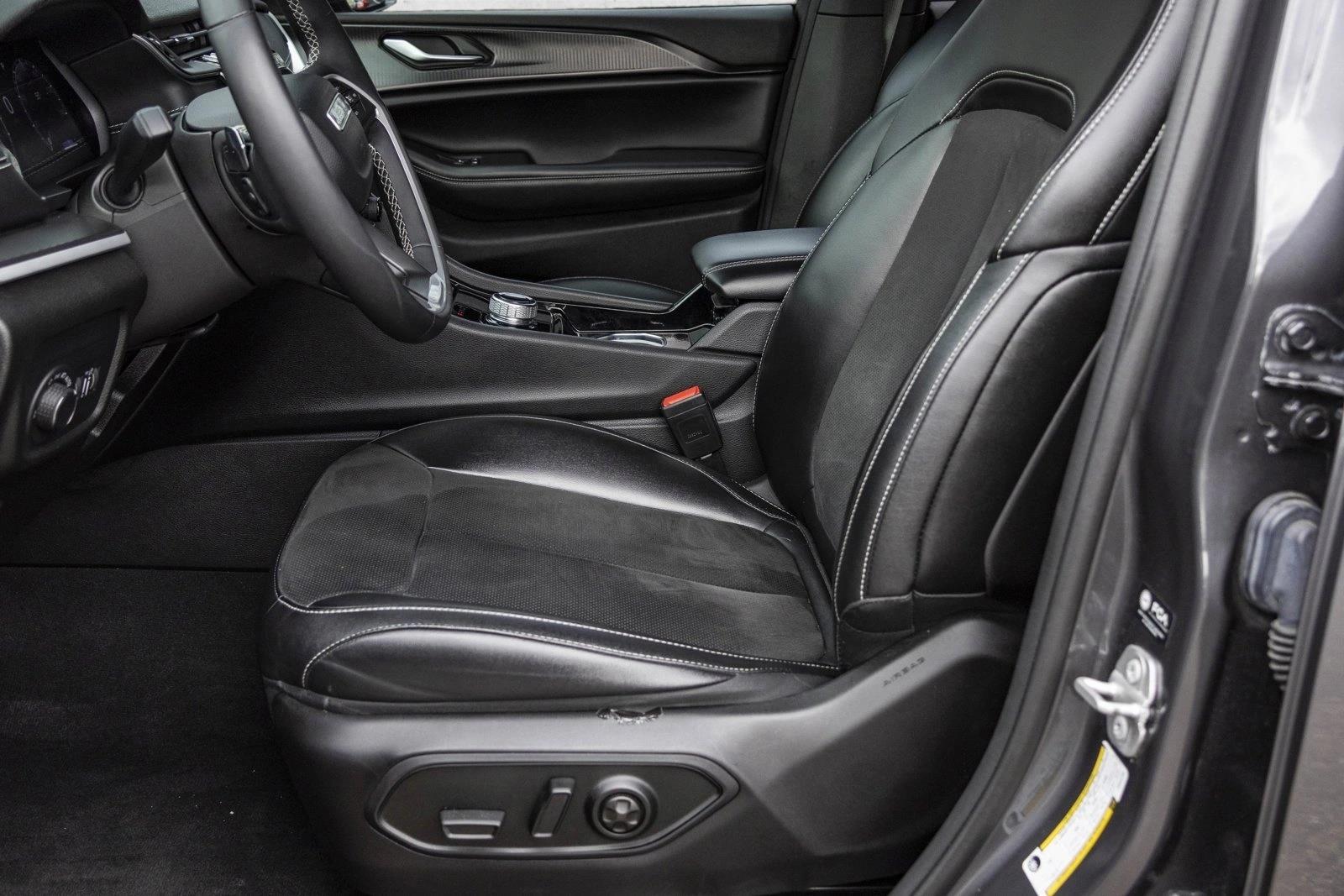 2023 JEEP GRAND CHEROKEE - Image 11