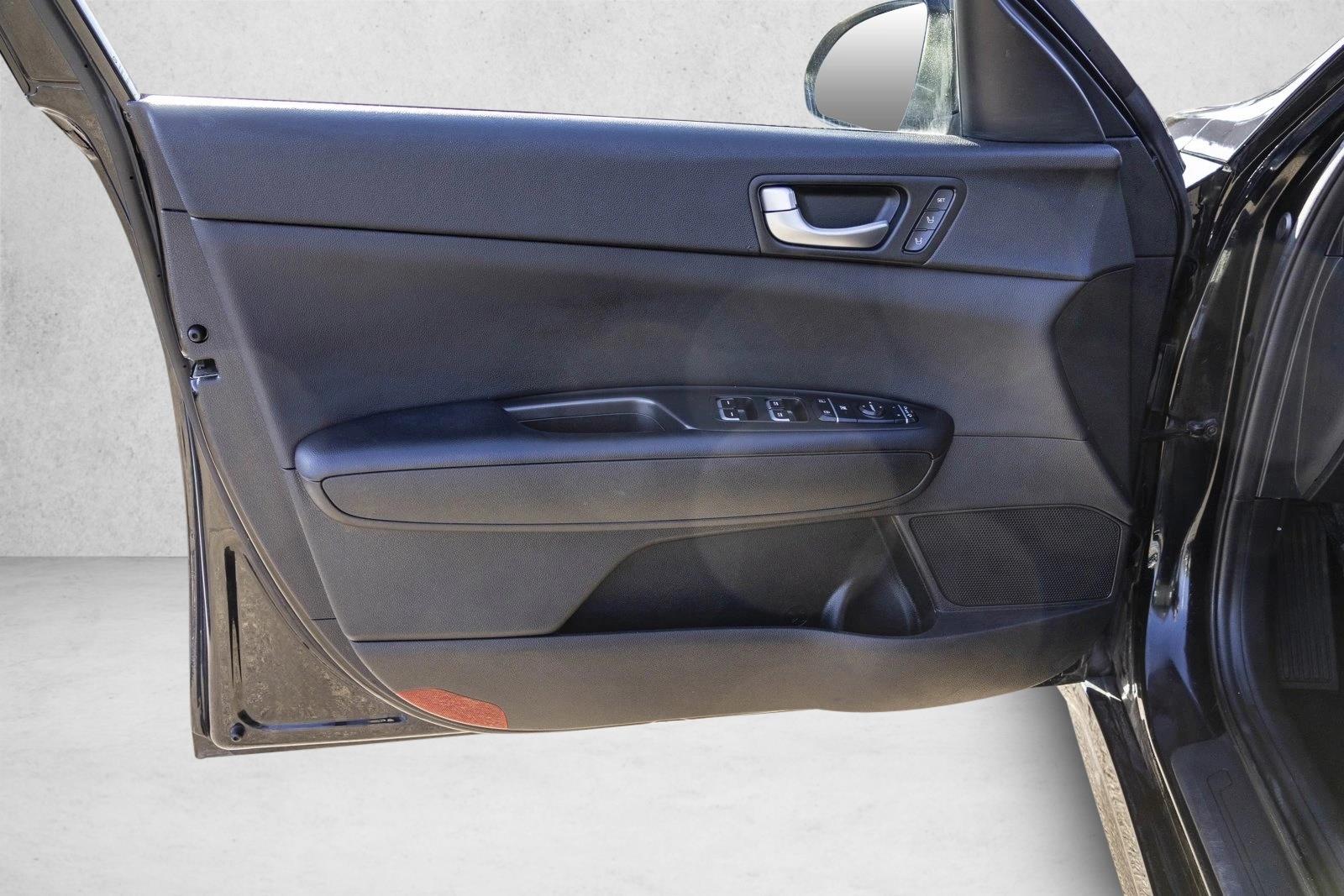 2017 KIA OPTIMA - Image 12