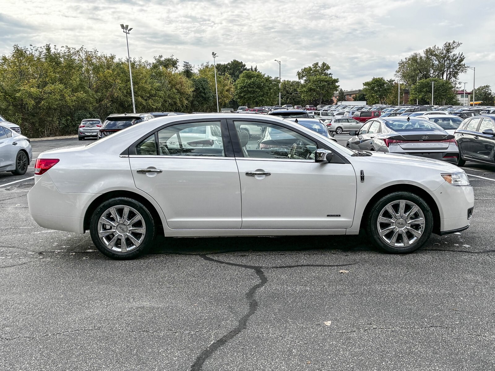2011 Lincoln MKZ Hybrid Base photo 4