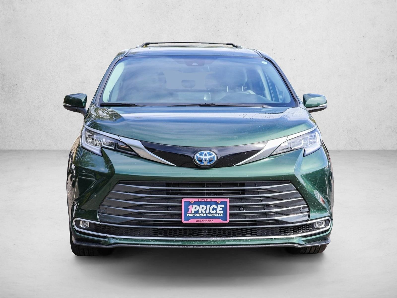 2024 Toyota Sienna Limited photo 2