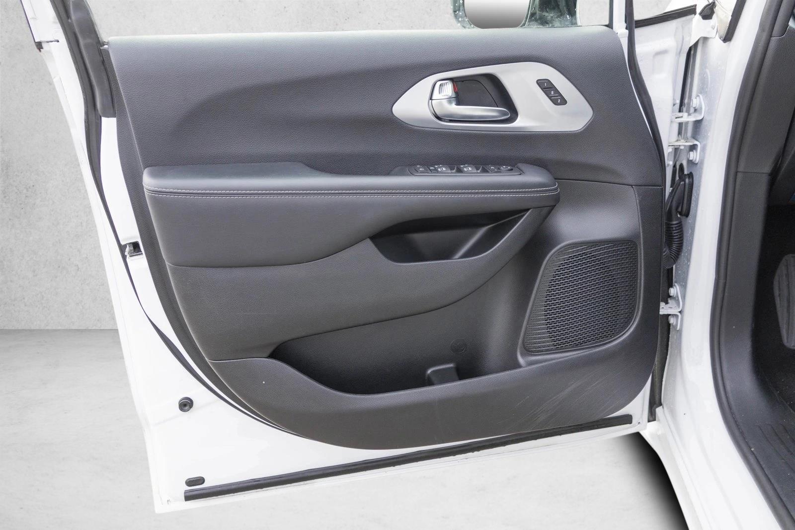 2025 CHRYSLER PACIFICA - Image 12