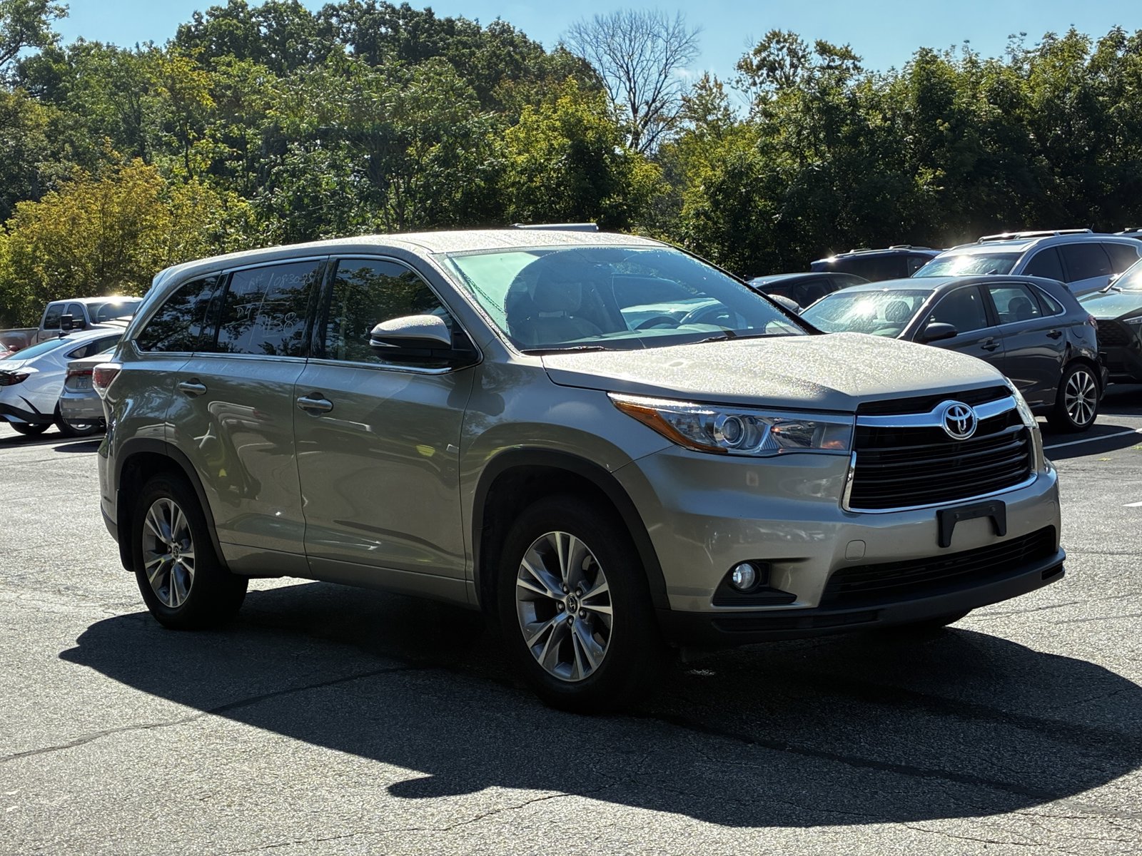 2016 Toyota Highlander LE Plus photo 2