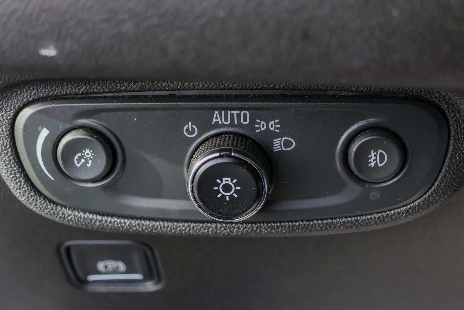 2023 GMC TERRAIN - Image 13