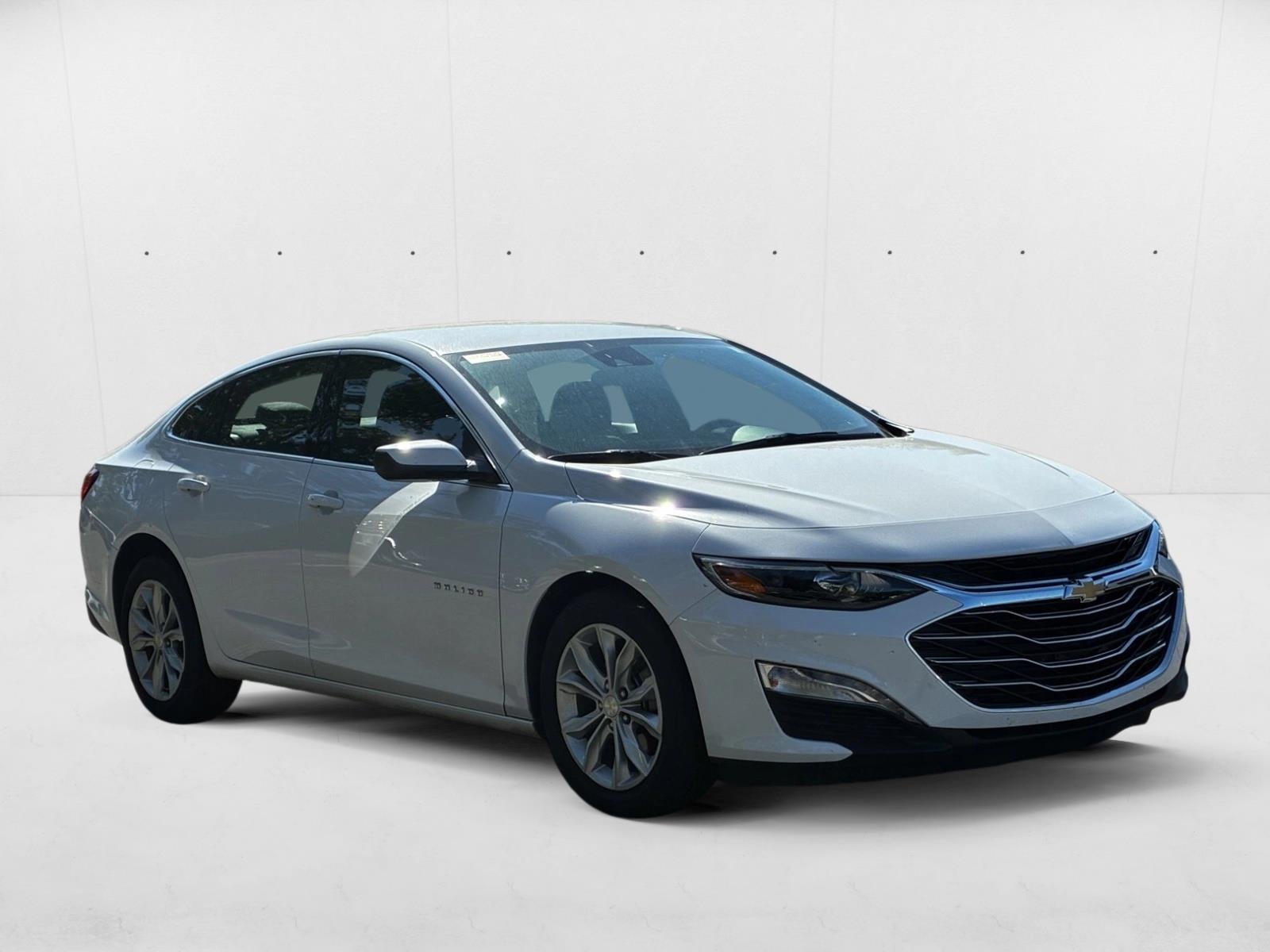 2025 Chevrolet Malibu 1LT photo 3